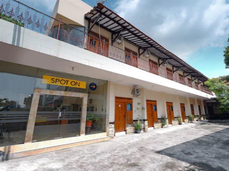 Spot On 2011 Hotel Mekar Sari Surakarta  Ngoại thất bức ảnh